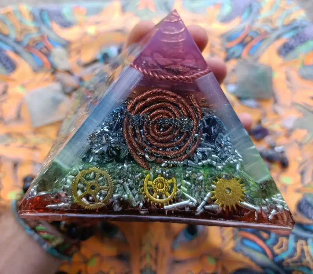 Kheops Pyramid 8 sidd with chakras color and torus 8 Sized tensor ring 