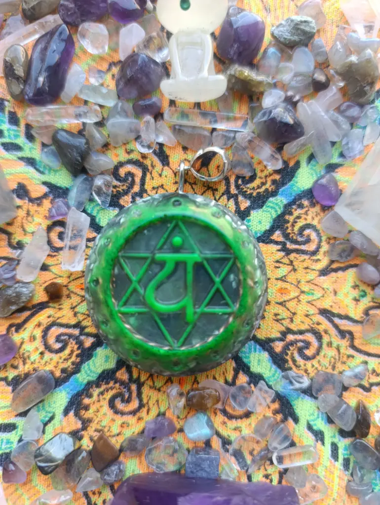 🌀 PENDENTIF ANAHATA : LE SANCTUAIRE DU CŒUR